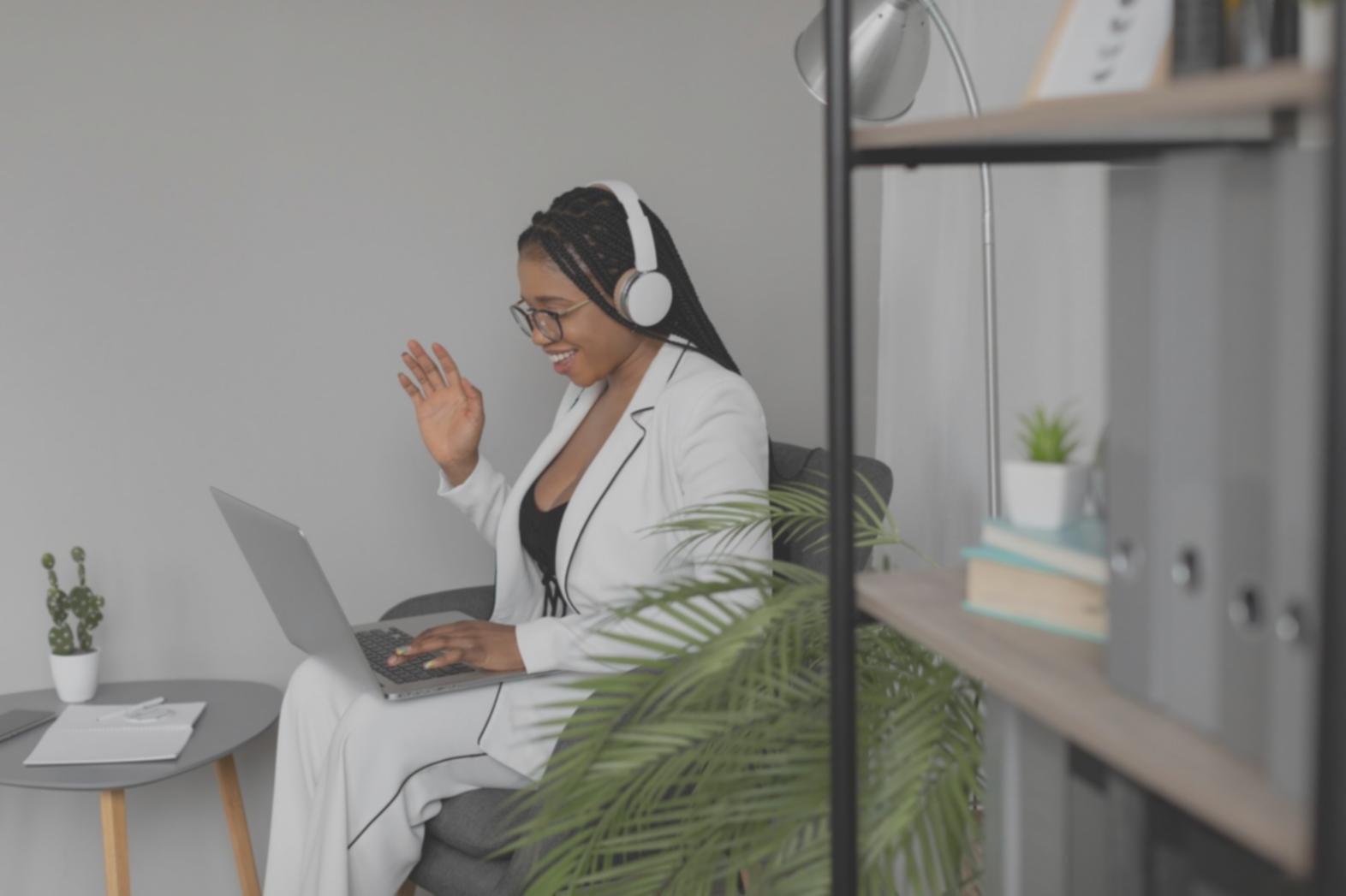 Training session demonstrating practical financial communication techniques